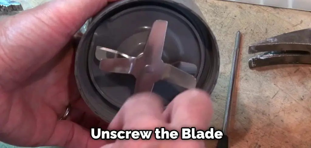  Unscrew the Blade